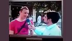 مرده نمیتونه اینگیلیسی حرف بزن...