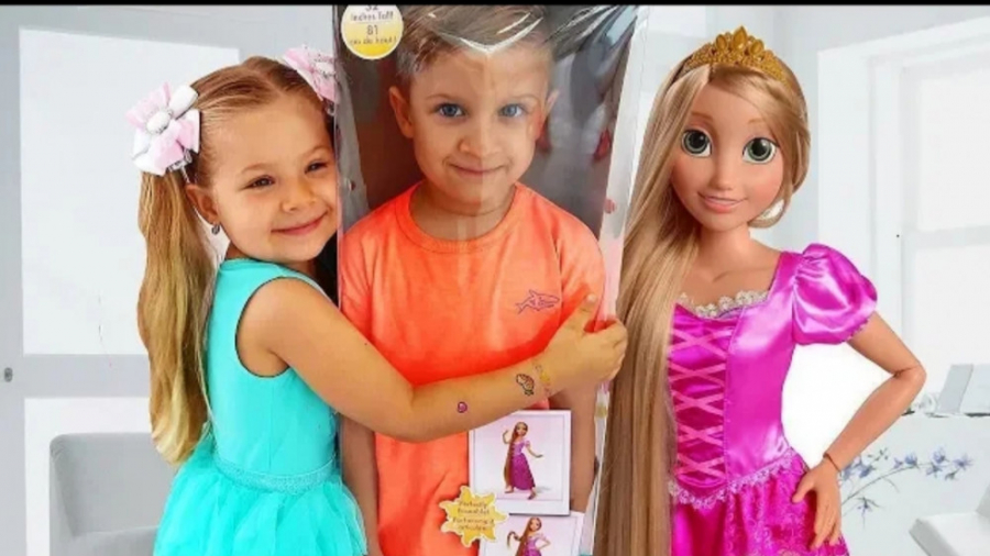 دیانا و روما :: بازی با عروسک...