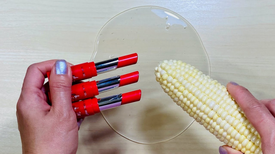 اسلایم شفاف و لوازم میکاپ