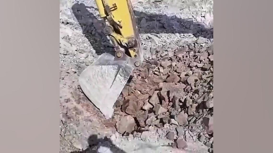 استخراج کلوخه بنتونیت سدیم و ک...