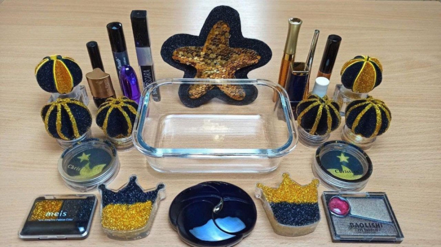 مخلوط لوازم میکاپ طلایی و سیاه...