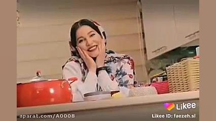 محسن ایزی لبخند