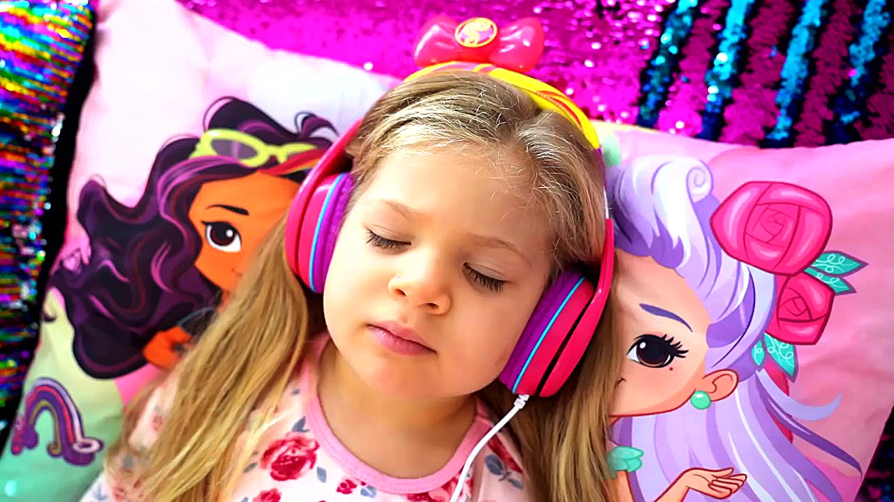 دیانا و اسباب بازی ها  کالسکه...