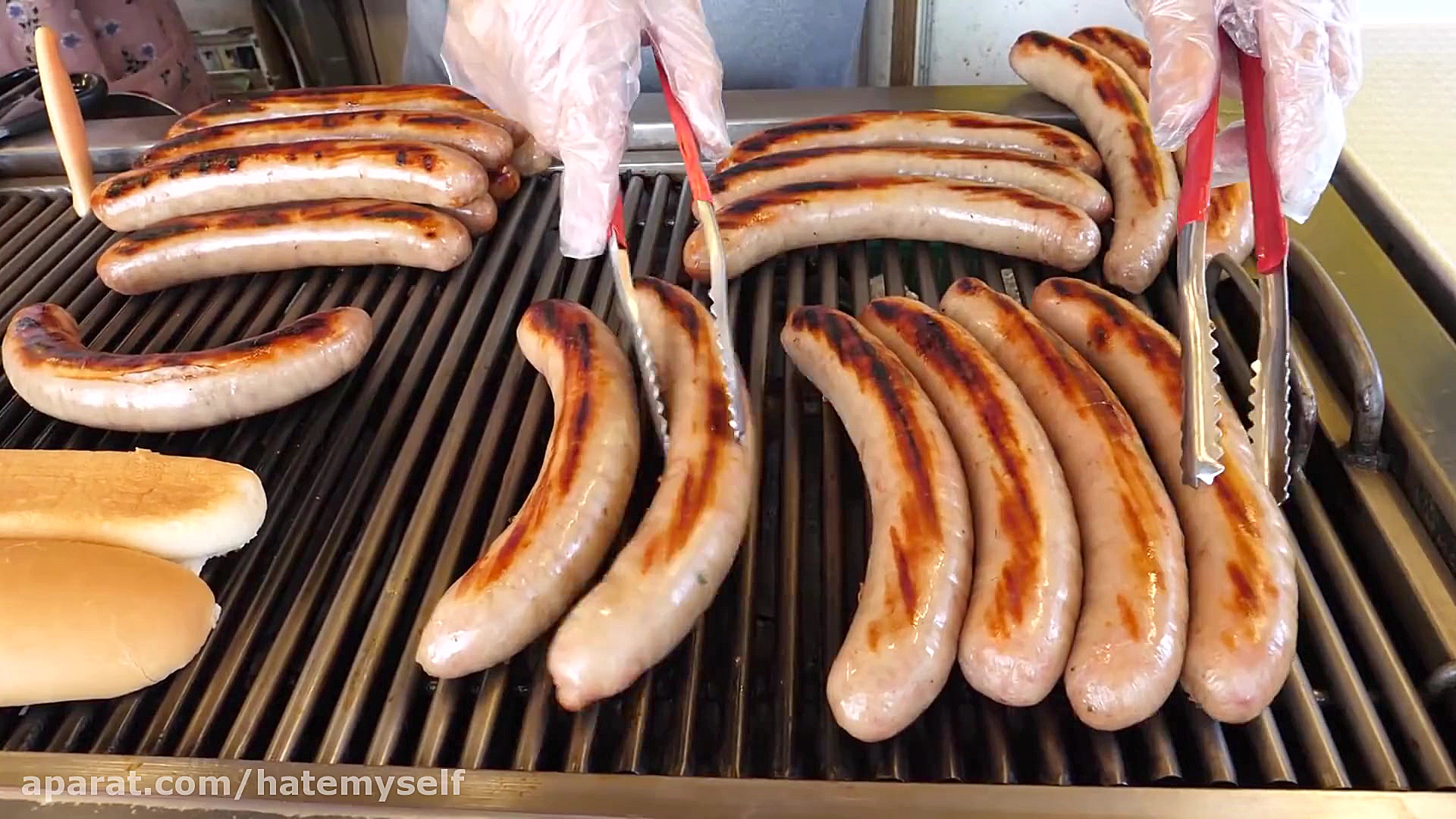 ساندویچ هات داگ با پنیر موزارل...