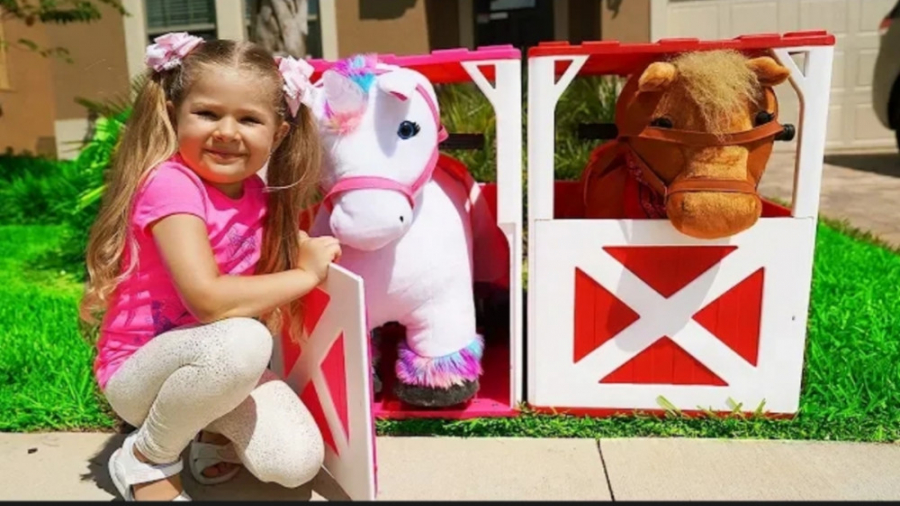 دیانا و روما :: بازی با اسباب...