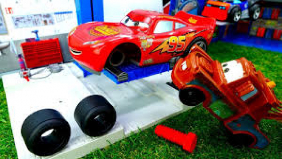 بازی با ماشین های اسباب بازی...