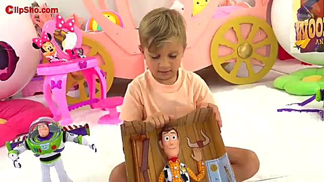 دیانا و اسباب بازی هایش  دیانا...