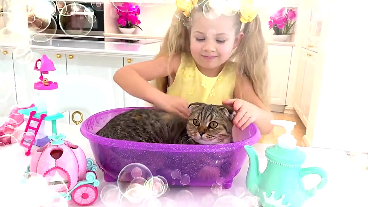دیانا و رما با باربی اسباب بازی های Barbie Princess Adventure بازی می کنند زمان474ثانیه