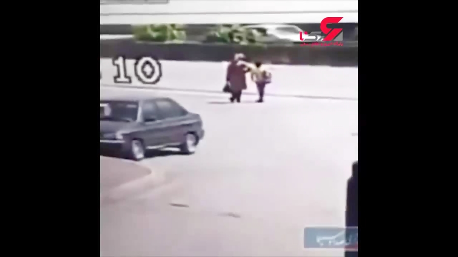 لحظه تصادف وحشتناک نیسان آبی ب...