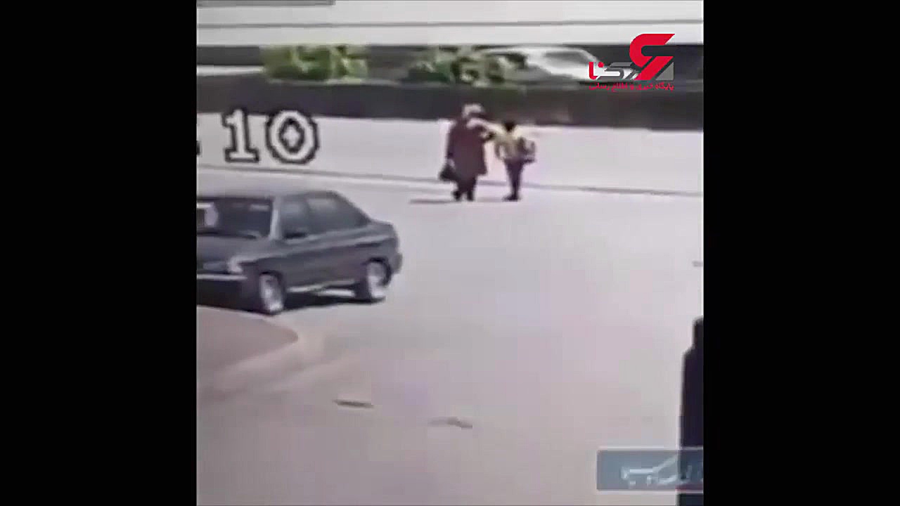 لحظه تصادف وحشتناک نیسان آبی ب...