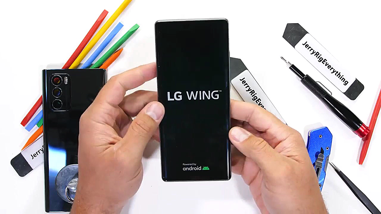 کالبدشکافی گوشی با نمایشگر چرخ...