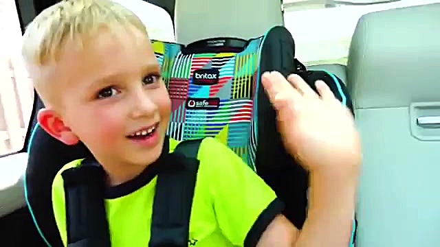 ولاد و نیکیتا بازی در پارک ولا...