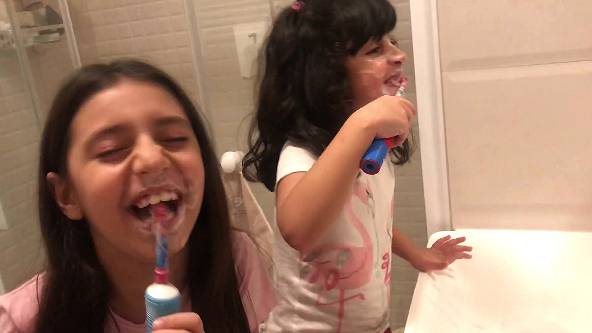 خوشحالی و ذوق آوین و ویانا از...