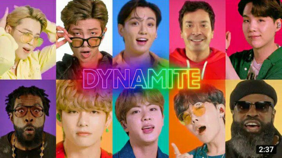 خوندن آهنگ Dynamite توسط BTS ب...