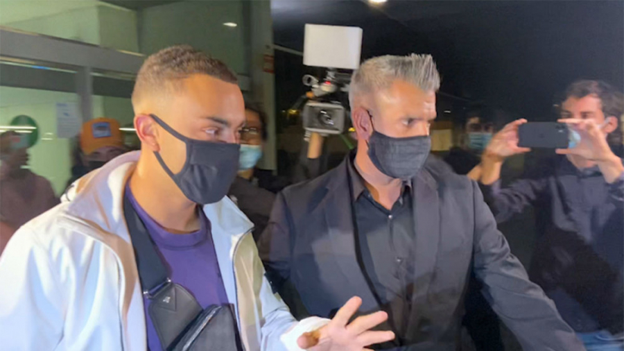 لحظه رسیدن سرجینیو دست به بارس...