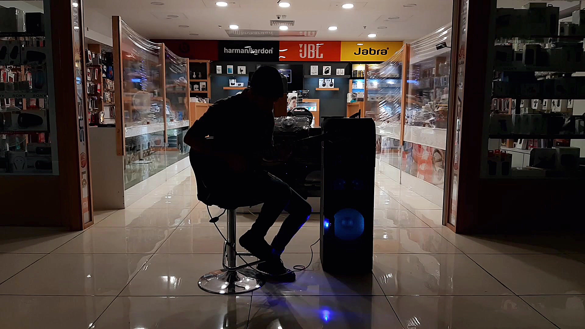 تحلیل و بررسی اسپیکر MHC V82D...