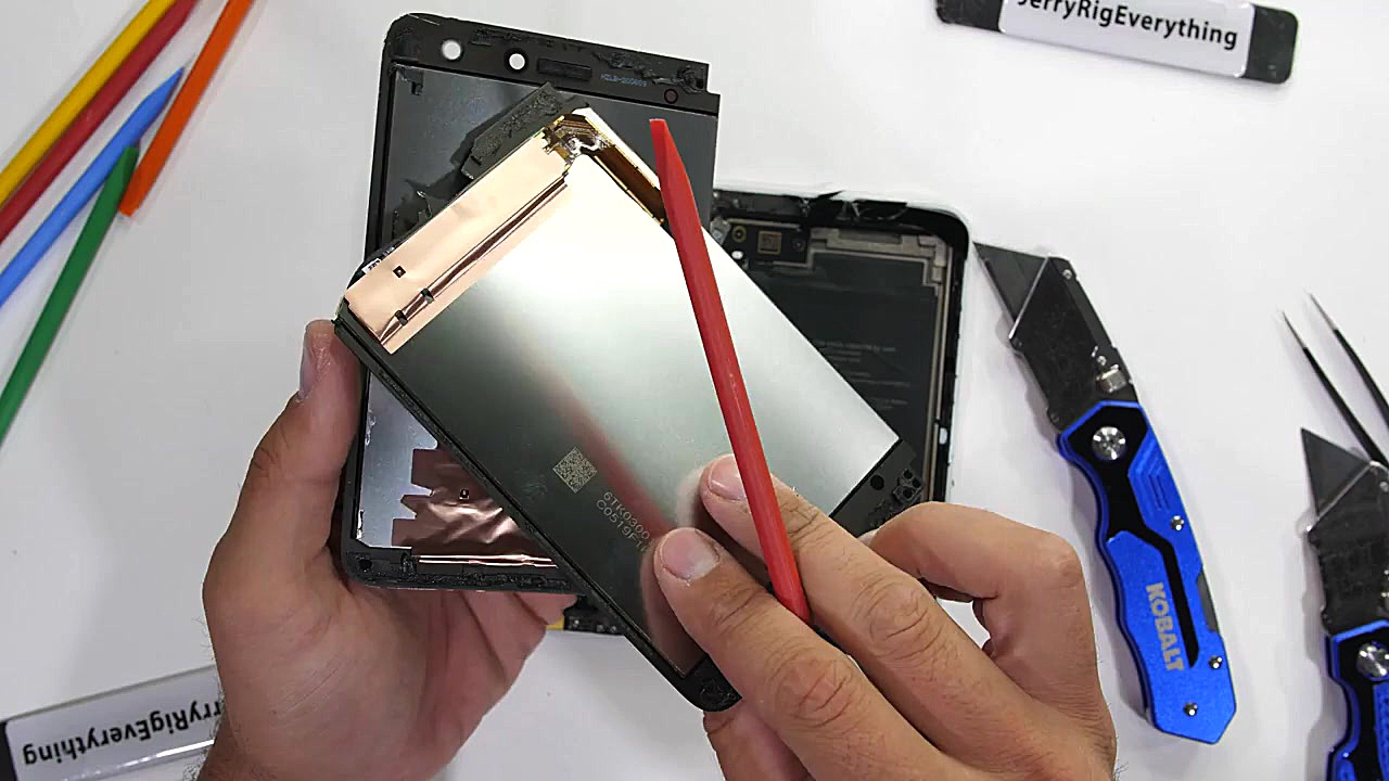 کالبدشکافی سرفیس دوئو مایکروسا...