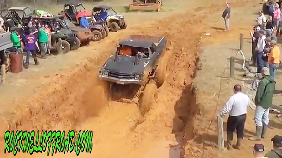 ماشینی که برنده از آب و گل در...