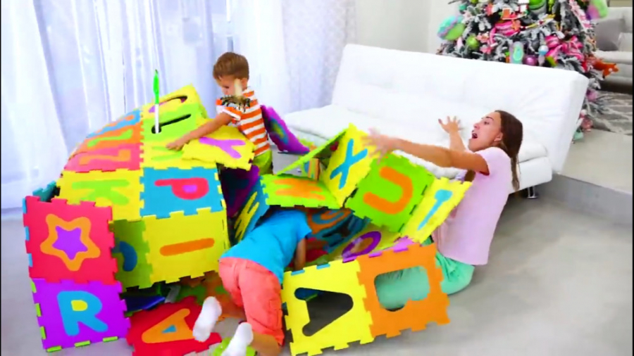 ساخت خانه بازی توسط کودکان با...