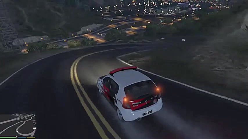 رانندگی با رنو ساندرو پلیس در...