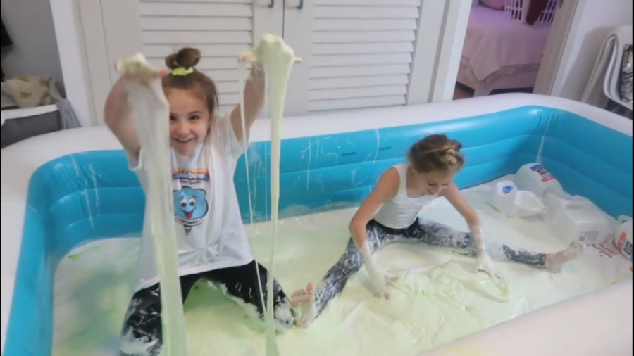 ساختن اسلایم بزرگ در استخر