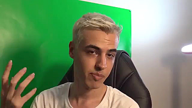 آریا کئوکسر اتاق کار من