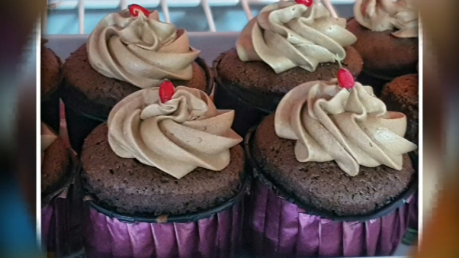 طرز تهیه کاپ کیک شکلاتی نازگل...