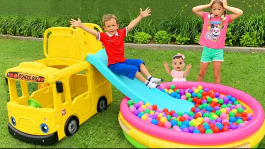 سوفیا : سوار بر اتوبوس کوچک و...