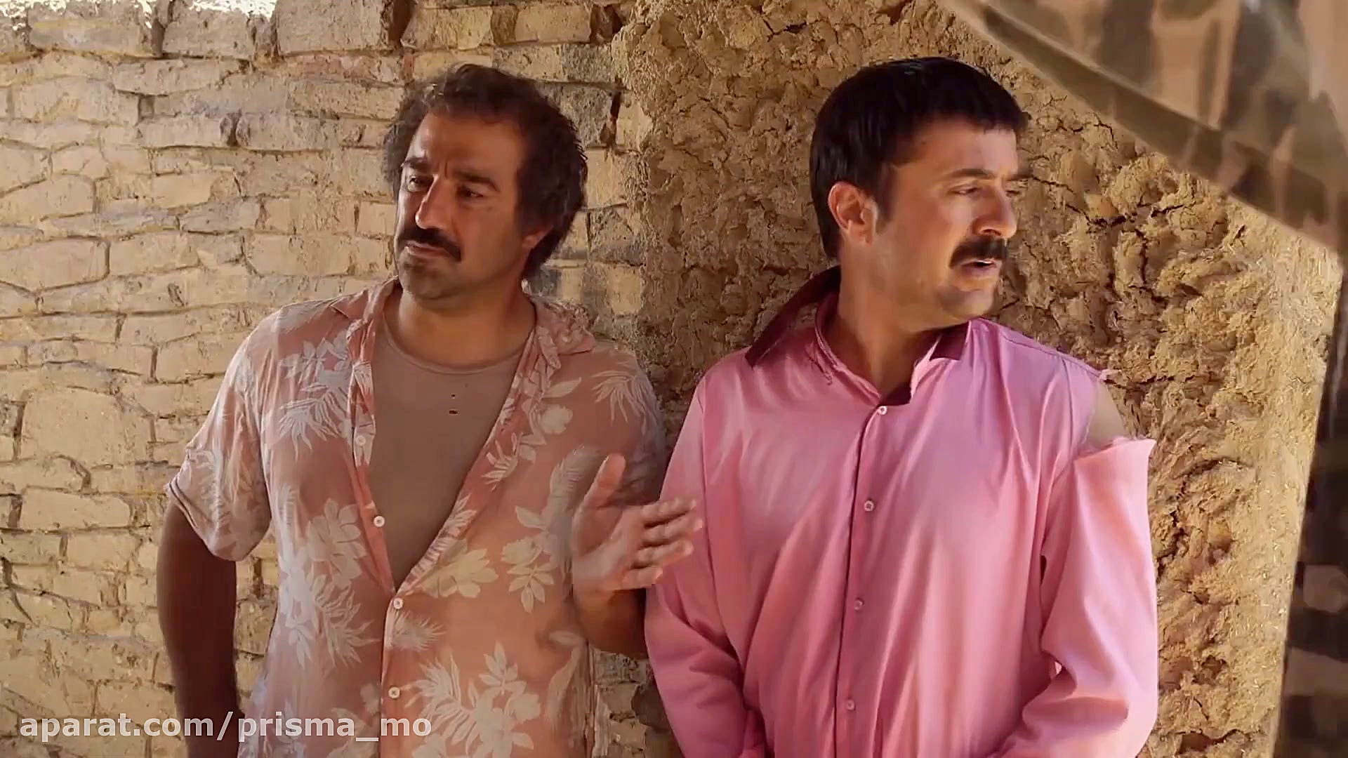 سکانس خنده دار مرغ گرفتن بهتاش...