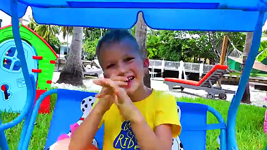 ولاد و نیکی  بازی در پارک