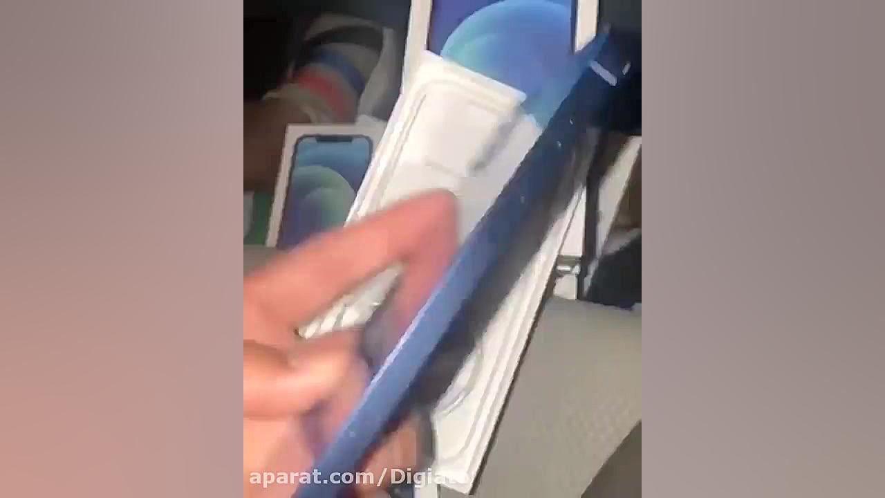 جعبه گشایی آیفون 12 آبی