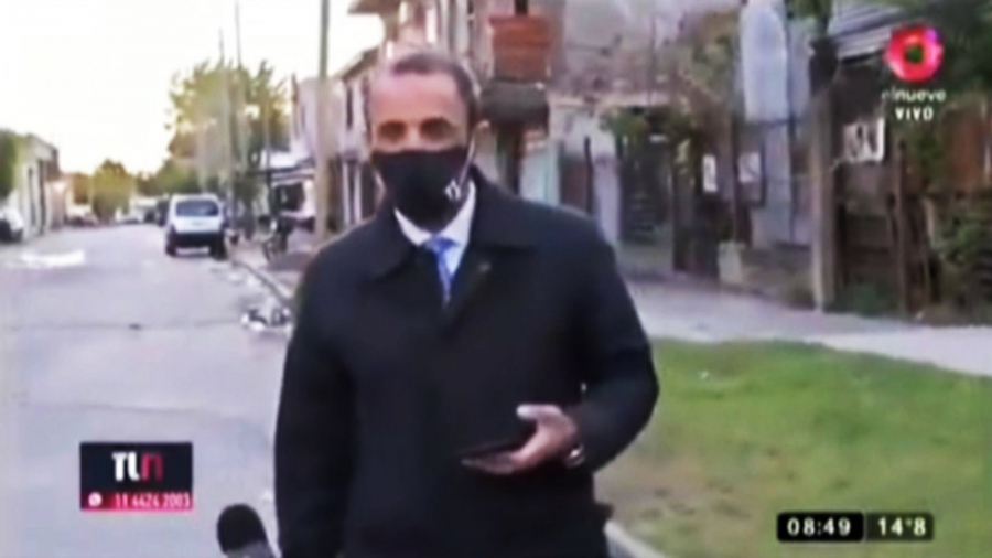 لحظه ربودن موبایل یک مجری قبل...