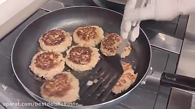 همبرگر دست ساز یک فروشگاه بسیا...