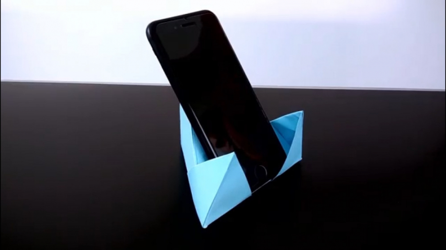 استند برای نگهداری موبایل رو خ...