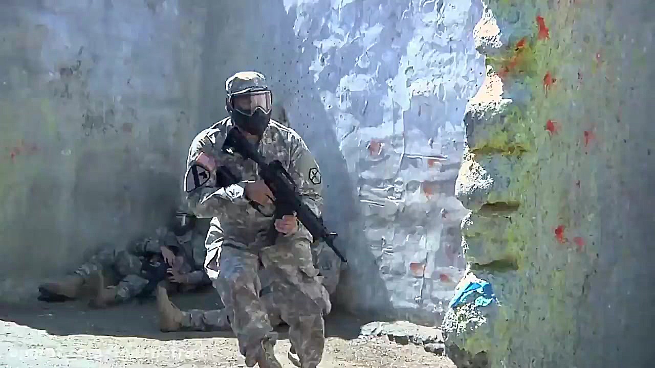 تمرینات نظامی جنگ شهری با تجهی...