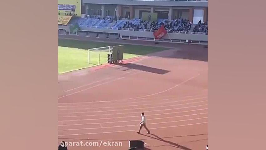 ازدحام در مراسم سخنرانی رائفی‌...