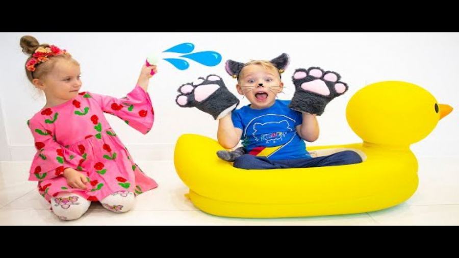 گبی و الکس: الکس وانمود می کند...