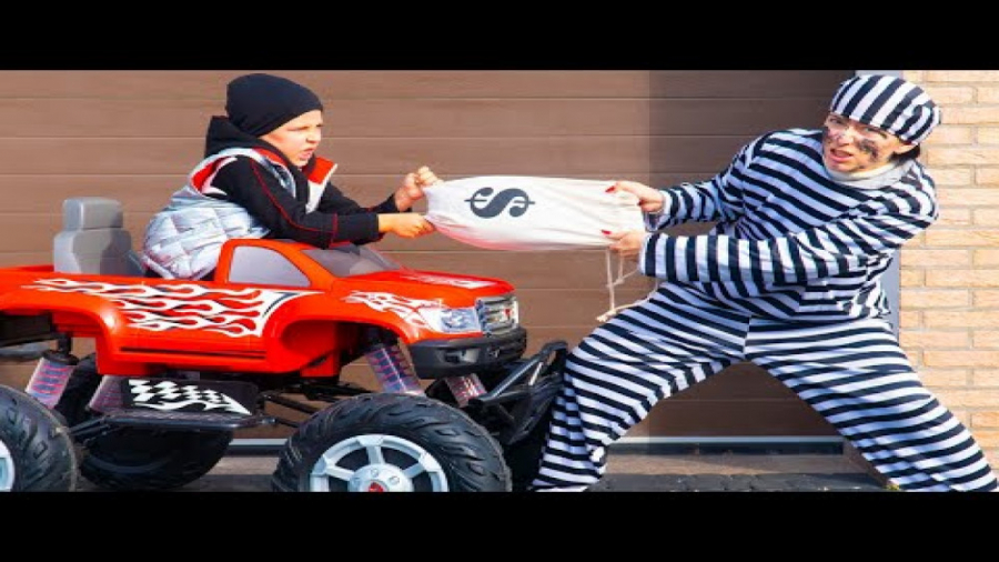 بازی آرتم و مامانی  آرتم پلیس...