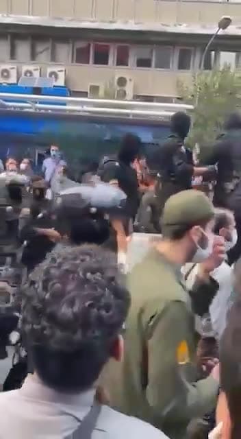 مومو ( فیک) دستگیر شد