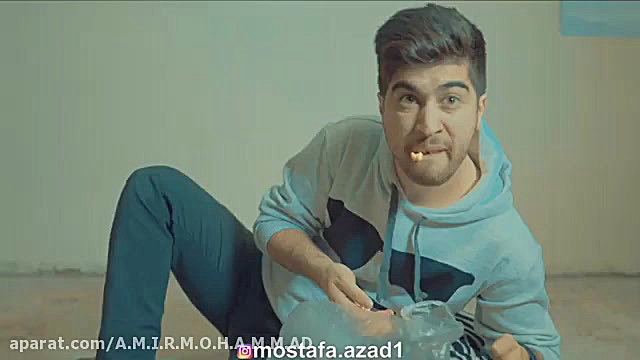 مصطفی ازاد (عادل فردوسی پور)