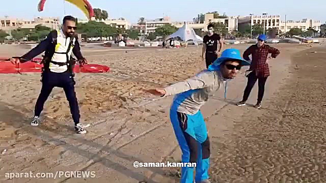 پرواز پاراگلایدرها در ساحل بوش...