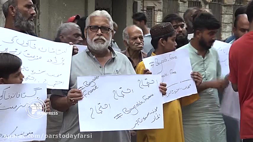 آتش زدن نمادین کالاهای فرانسوی...