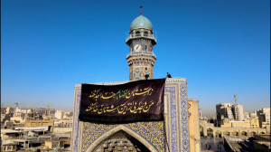 تعویض پرچم گنبد حرم امام رضا (...
