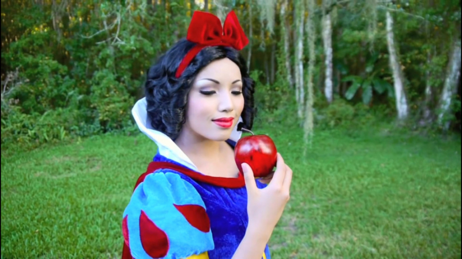 آموزش میکاپ و لباس سفیدبرفی