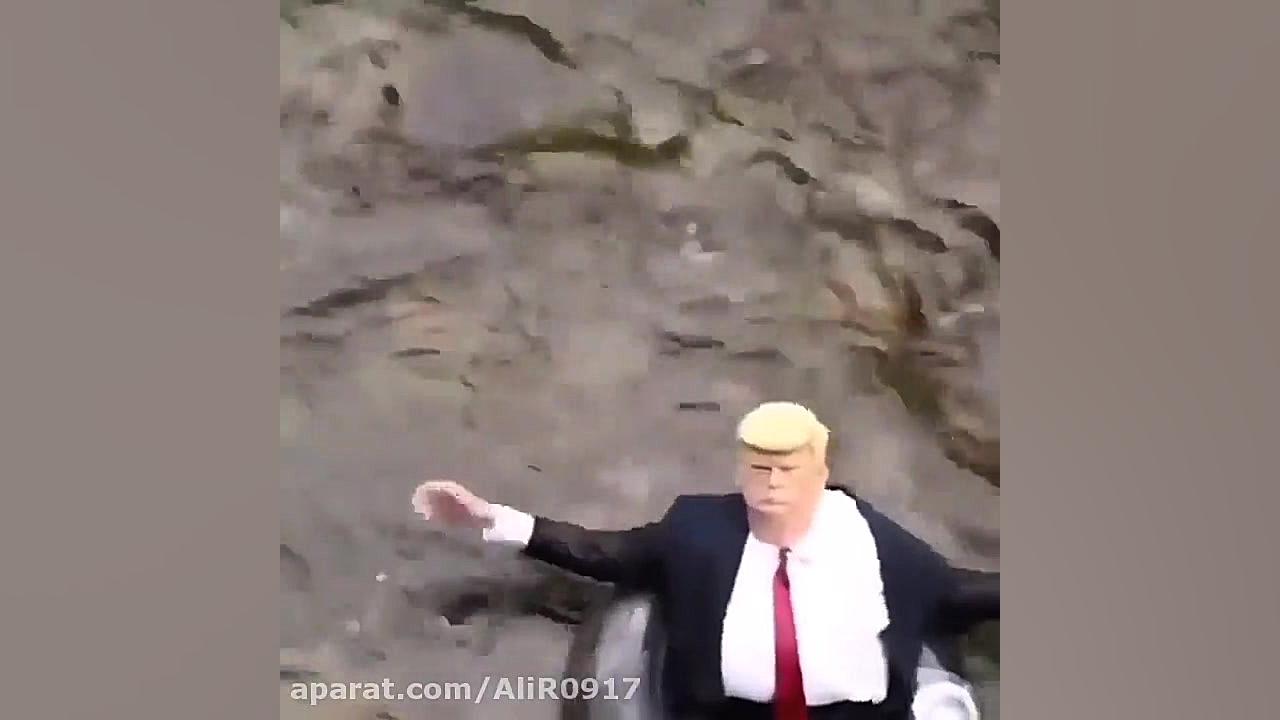 ترامپ در حال شنا و خوشگذرانی