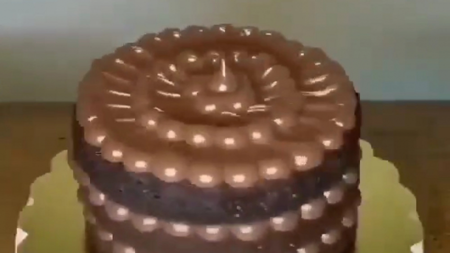 کیک ساده شکلاتی با تزیین گاناش