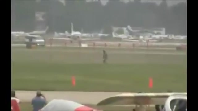 خارج شدن اف 16 از باند