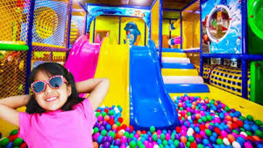 سفر به شهربازی کودک ،هیجان ،شا...