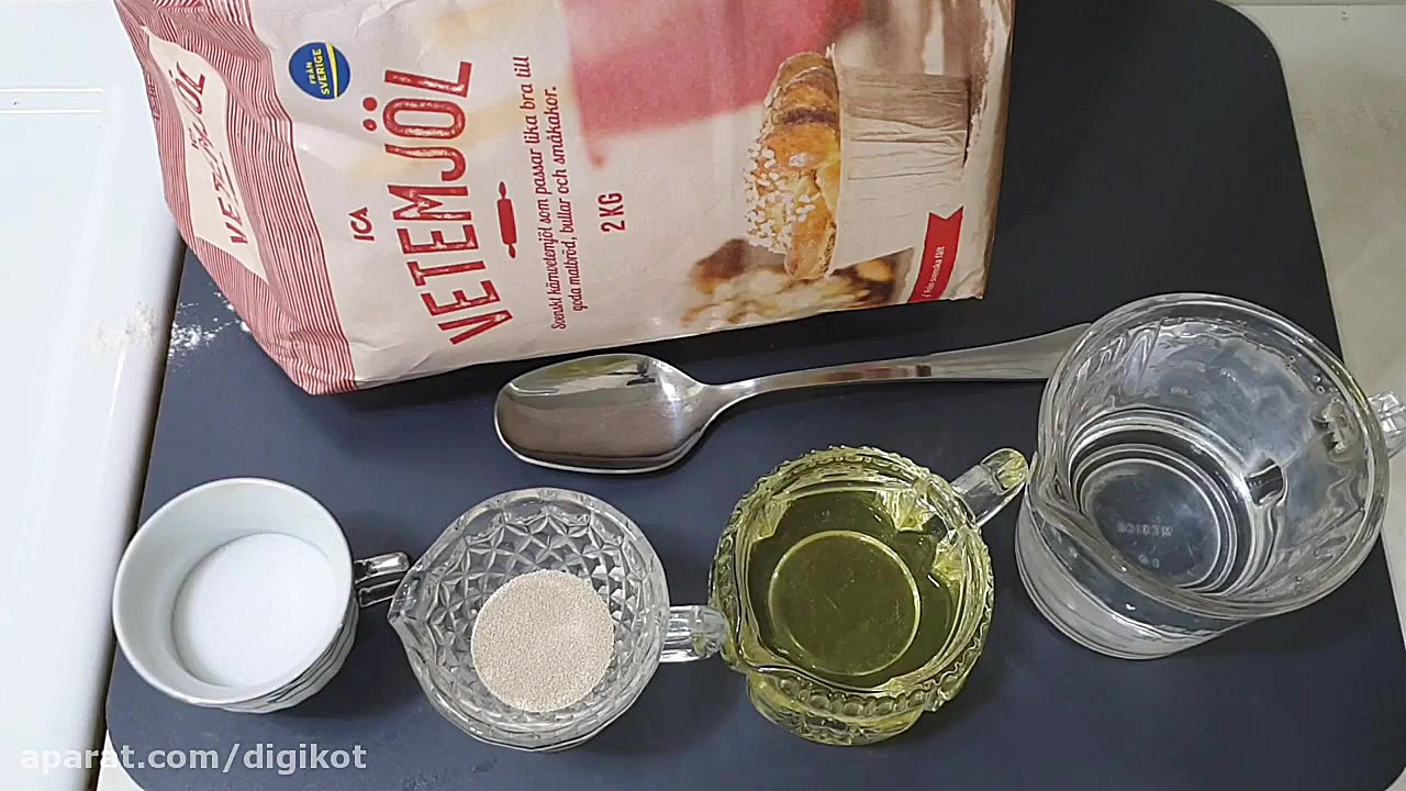 طرز تهیه نان نرم و خوشمزه قالب...