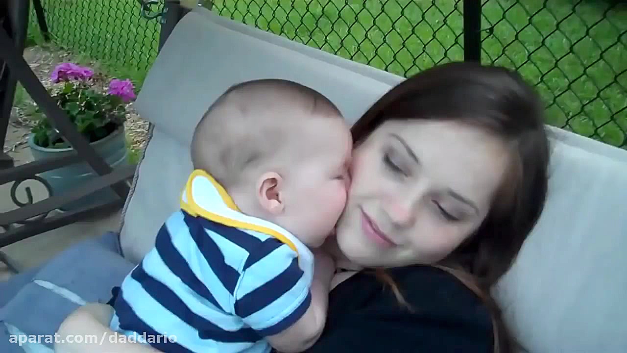 بوسه های جالب نوزاد خوشگل